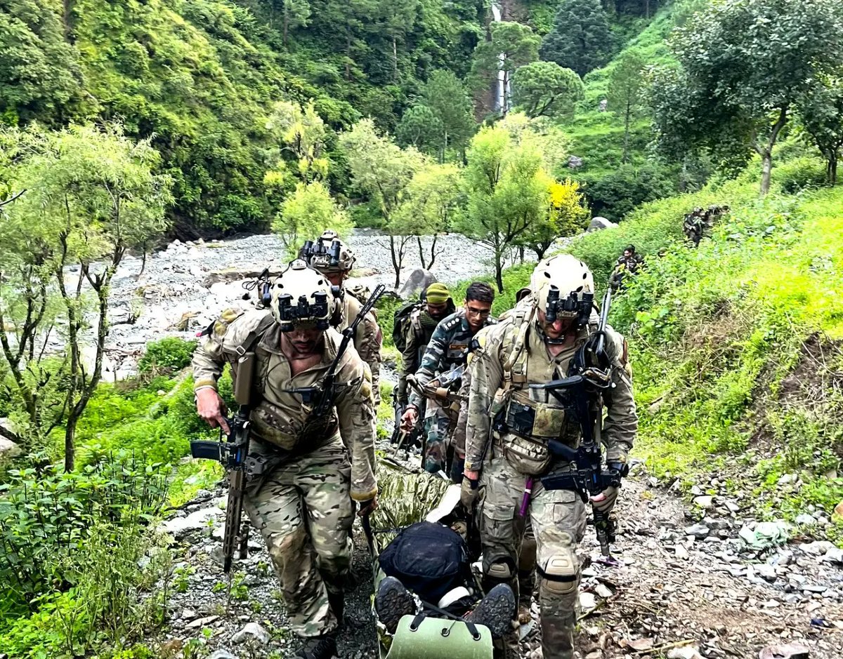 defencealerts's tweet photo. 🔴#SpecialForces troops of #IndianArmy &amp; #USArmy participated in gruelling 48 hours long Validation Exercise to validate Battle Drills to include Recce, Surveillance, Target Designation &amp; Direct Action during ongoing Joint Exercise. https://t.co/AZTEUn50gO
