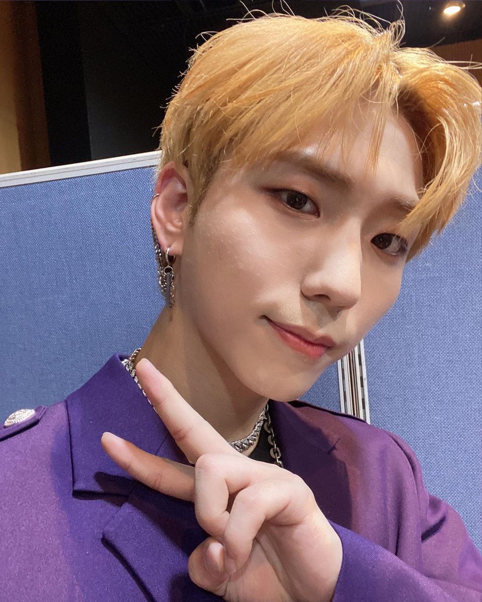 GOON1L's tweet photo. Hehe long time no see. Selfies from Strawberry cake music shows! https://t.co/VppCpBHzUL