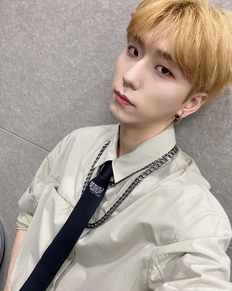 GOON1L's tweet photo. Hehe long time no see. Selfies from Strawberry cake music shows! https://t.co/VppCpBHzUL