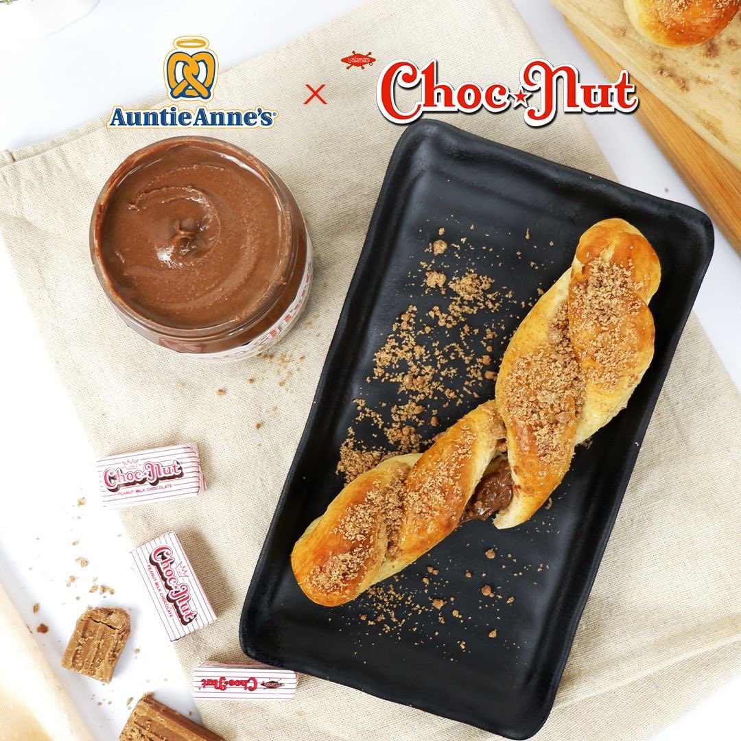 ChocnutSpread's tweet photo. Good morning PILIPINAS! kamusta week niyo?
Na try niyo na ba ang aking collab with @AuntieAnnes ? Legit na ChocNut Spread ang filling! Hehe #chocnutSpread #chocnut https://t.co/waD9wf01ju