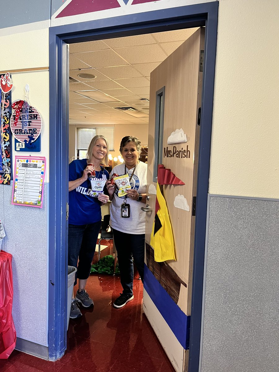 HPGarciaTISD's tweet image. Our admin team celebrated the first week of school with treats for all our amazing staff! #ChartingOurCourse #FunFriday @TempleISD @HPGarciaTISD @courtneydawnc74