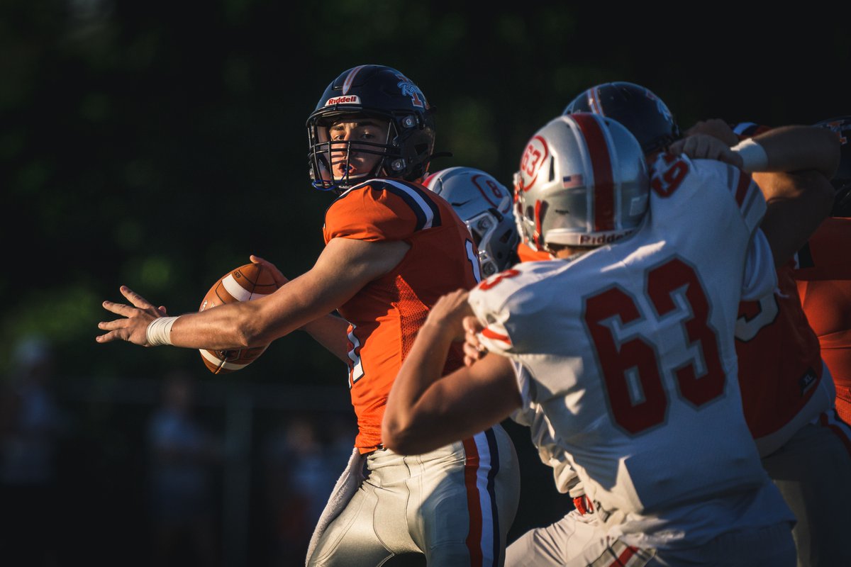 pinolaphoto's tweet photo. #4faves from the @HHS_Raider_FB win tonight. https://t.co/y3cUKr7xaz