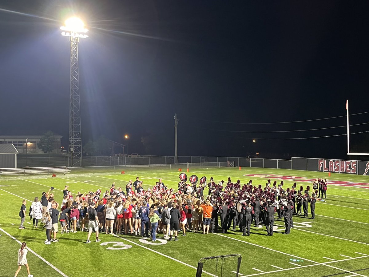 WillardFlashes's tweet photo. ⚡️🏈⚡️🇺🇸 What a great night to be a Flashes Football Fan! Willard defeats Plymouth 77-35. ⚡️🏈⚡️ 🇺🇸 #flashespride #thankyouveterans https://t.co/HG8CZZjeR1