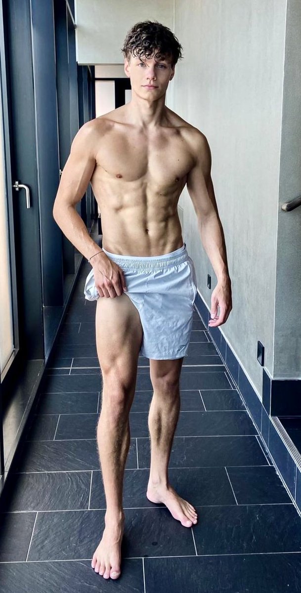 anothergayguuy's tweet photo. Florian Macek 🔥😋 #Florianmacek https://t.co/TOXa8x0GK4