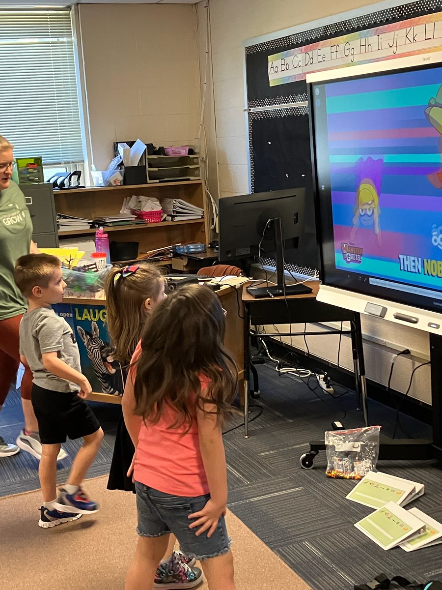 Mott_Leader's tweet photo. Week one priorities: Making connections, soft starts, building a school family. ❤️ our first PLE Family Time! #R7Proud #PLEPride https://t.co/2pjA2rcsNM