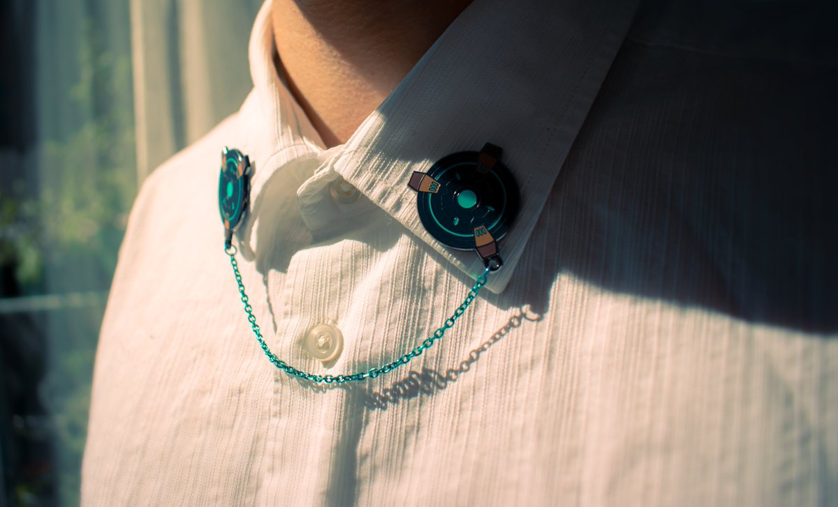 ferrahmei's tweet photo. Ever felt like gathering intel while you're on the go? Equip Cyper's Trapwire onto a collared shirt and you're ready to entangle enemies into your grasp...Remember not to play nice. 🕵️‍♂️📷 
Buy these pins on Ko-Fi and Etsy! All details and links can be found below ⬇️|| #Valorant || https://t.co/xBiB9N3mHZ