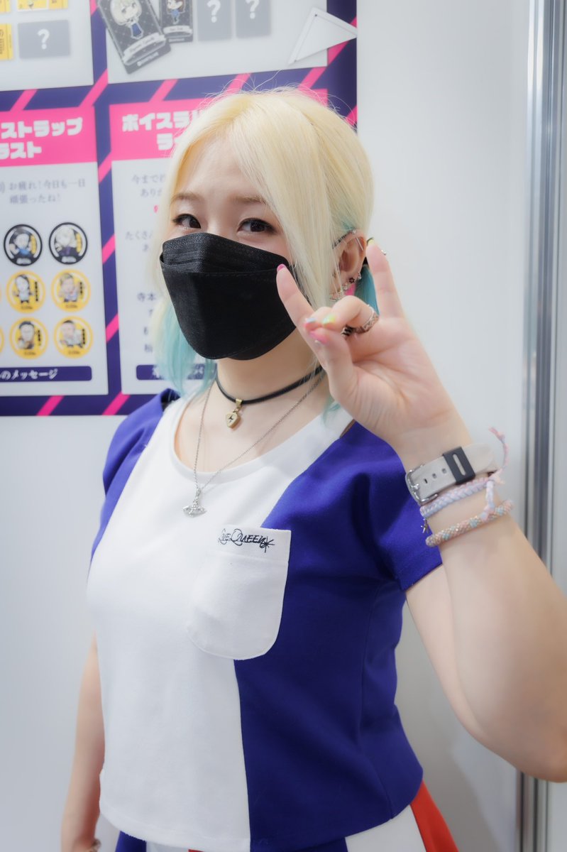 joverjover's tweet photo. 辻はるかさん(@Haruka_Tsuji )。
自身で『鈴木未来さんの妹』と言っていたけど、マスクもしていた事もあって納得してしまう←
JADE以来の縁でございますが、これからも何卒よろしくお願いします。
未だにLQ中でのリアルタイム遭遇率1位です。
#ダーツ祭り
#ライブクイーン
#LiveQueen https://t.co/O1qh9u4Cgt