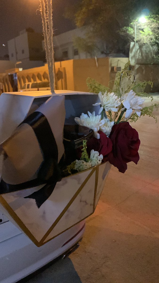 #احمد  معجب بنفسه فوق الإعجاب،يعني والله لو بتنتقدونه من هنا لبكُرا انتو والجدار واحد الله يحفظكم .