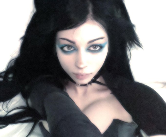 1 pic. ergo proxy makeup <3 https://t.co/lcil97oJWO