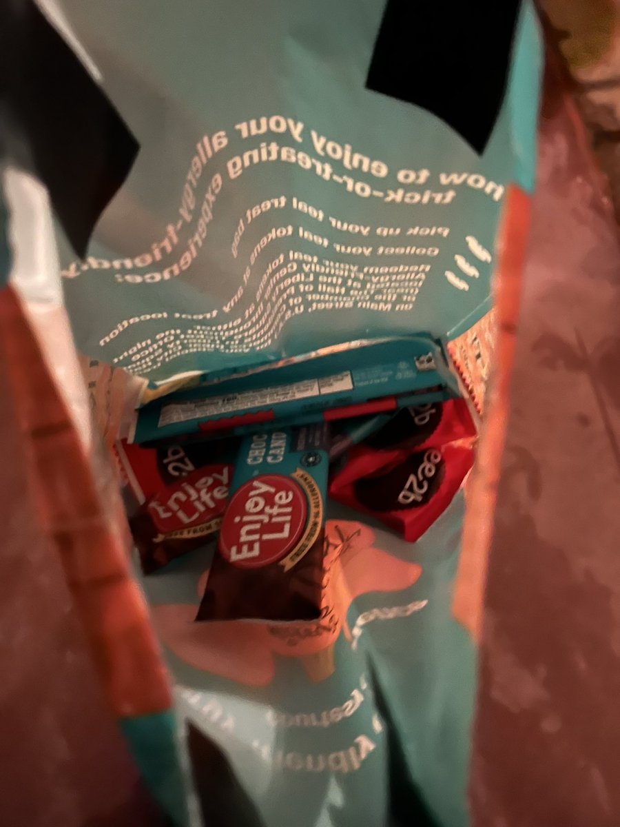 ShawnPMcCabe's tweet photo. .@WDWGuestService rest of my party has full bags of candy. I went to turn in my tokens and this is all I got for the same amount of treat trails. Not scary, just sad https://t.co/9yL8sV9DCz