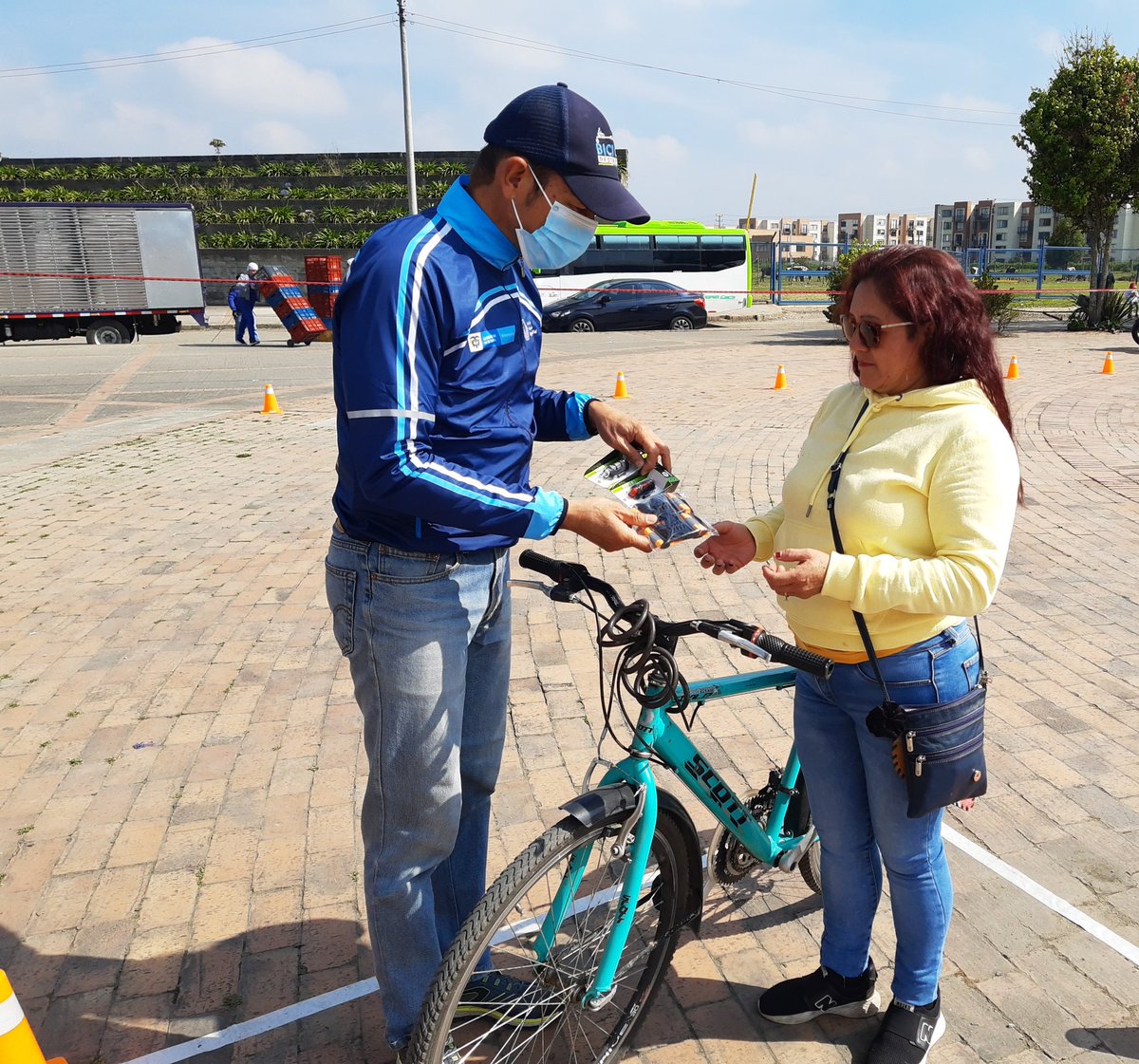 arnold2129's tweet photo. Los Ciclistas de Madrid (Cundinamarca), se capacitan en el cumplimiento de las normas 🚲 y la conducción de sus Bicicletas, con #RetoBicidestrezas https://t.co/yNAorCOlU7