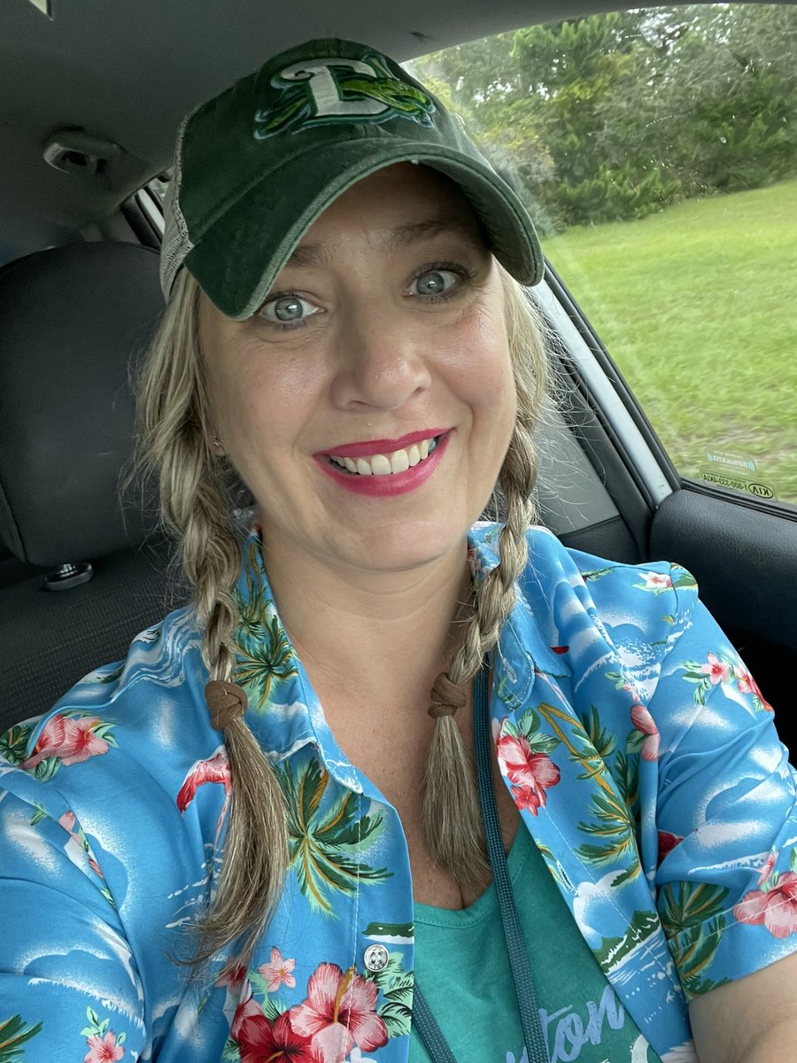 TLMcCann_VCSCTE's tweet photo. Friday Night under the lights #SharkStyle not even lightning can keep us from having a good time!!! 💙🦈 https://t.co/zQq10lEizd