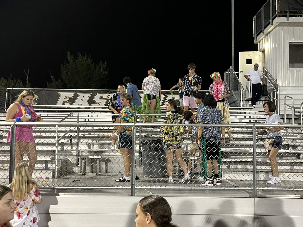 I LOVE this!!  <a href="/FHCGetRowdy300/">barstoolfhc</a> cleaning the FZ East Bleachers!

“Leave it better than you found it”!!

#CharacterCounts