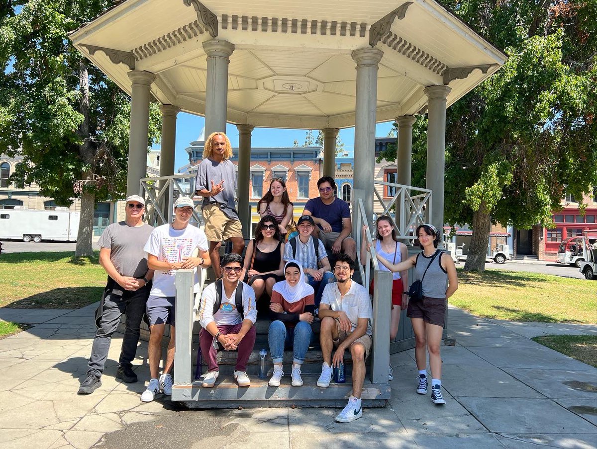 RITSOFA's tweet photo. Today #SOFAinLA visited @warnerbrostours !! #wbtourhollywood https://t.co/N9f3WLgc2w