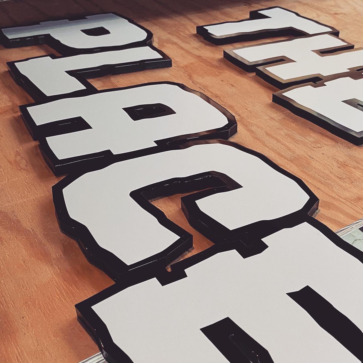 4thplacegames's tweet photo. Some process shots as the installer was working on our main exterior sign.

#flgs #flcs #games #comics #hanovernh #dartmouth @blambot #geek https://t.co/KqqbrWowfY