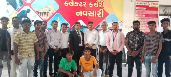 BTTSNavsari's tweet photo. સુરતના ભ્રષ્ટાચારી વિરોધી #RTI એક્ટીવિસ્ટ બાહોશ એડવોકેટ મેહુલ બોઘરા ઉપર ધોળા દિવસે રક્ષક ભક્ષક બનતા વકીલો ઉપરના હુમલા રોકવા અને વકીલોને રક્ષણ આપવા "એડવોકેટ પ્રોટેક્શન એક્ટ" તાત્કાલિક લાવવા બાબતે નવસારી કલેટરશ્રીને આવેદનત્ર આપવામાં આવ્યું.@AdvMehulBoghara 

#BTTS #Navsari https://t.co/HTfzZBGnJp