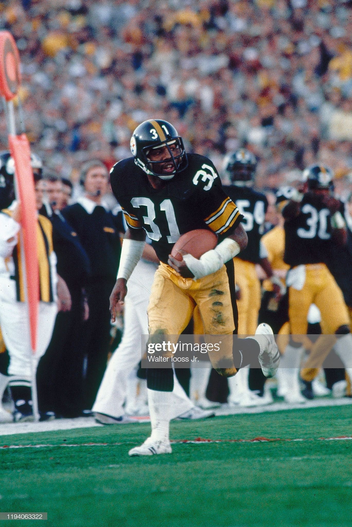 Happy Birthday to Donnie Shell . 