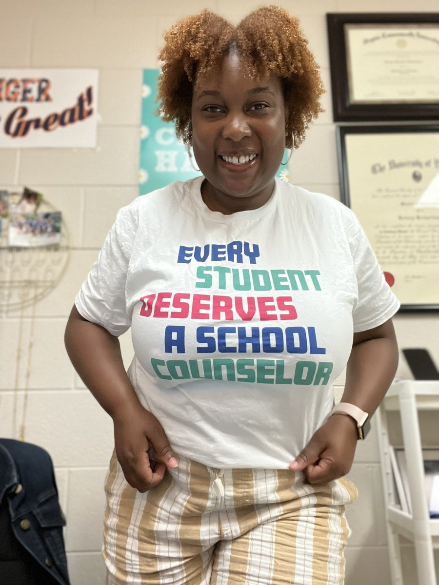 MHoganK6's tweet photo. @CounselorKels @ASCAtweets @VSCA @TMStiger1 @counseling_tms Flipped it for you! You look so happy 🥰 https://t.co/xVuPoHRg4n