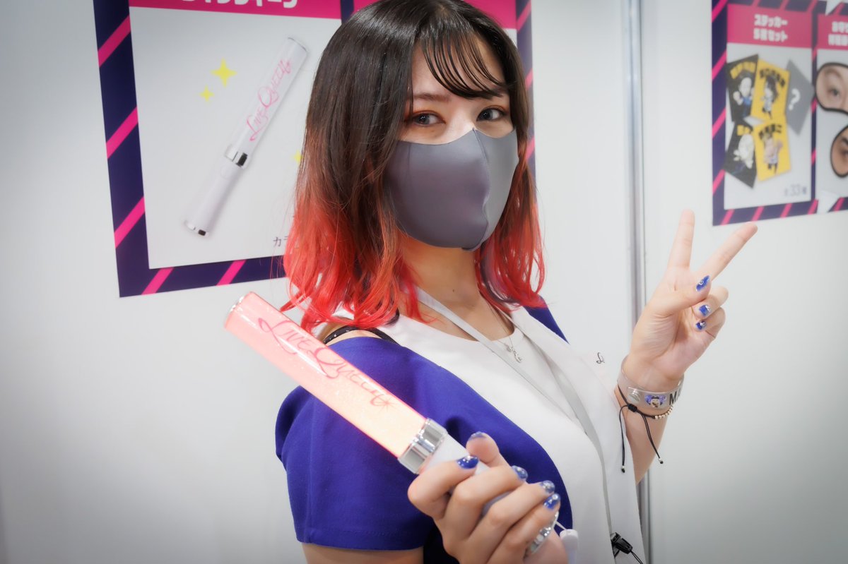 joverjover's tweet photo. LUIZAさん(@LUIZA__0523 )
緋髪の発色が凄い←
現地遭遇率は少なかったけど、関東拠点になってからはSNS上ではよくお見かけ。
それに伴って酒豪感が()
コロナ落ち着いて私の東上機会が増したら、飲みましょう!
適量で!(ここ大事)
#ダーツ祭り
#ライブクイーン
#LiveQueen https://t.co/oFVds1DboJ
