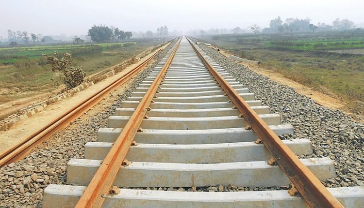 Works_Of_Npp's tweet photo. In an attempt to revamp the railway system in Ghana, the government has signed an agreement  worth  $3.2 billion with Messrs Thelo DB of South Africa and Transtech Consult Limited to upgrade the Western Rail Line. As a developing country , this is a great news https://t.co/FxAY7AelIH