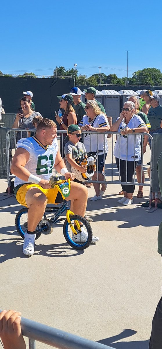 MarkHanson32's tweet photo. @ty_clary 

We made a twitter just to let you know that you made some lifelong fans in Wisconsin this summer. No matter what or where your career takes you, we are rooting for you! https://t.co/4d2FRH9Msi
