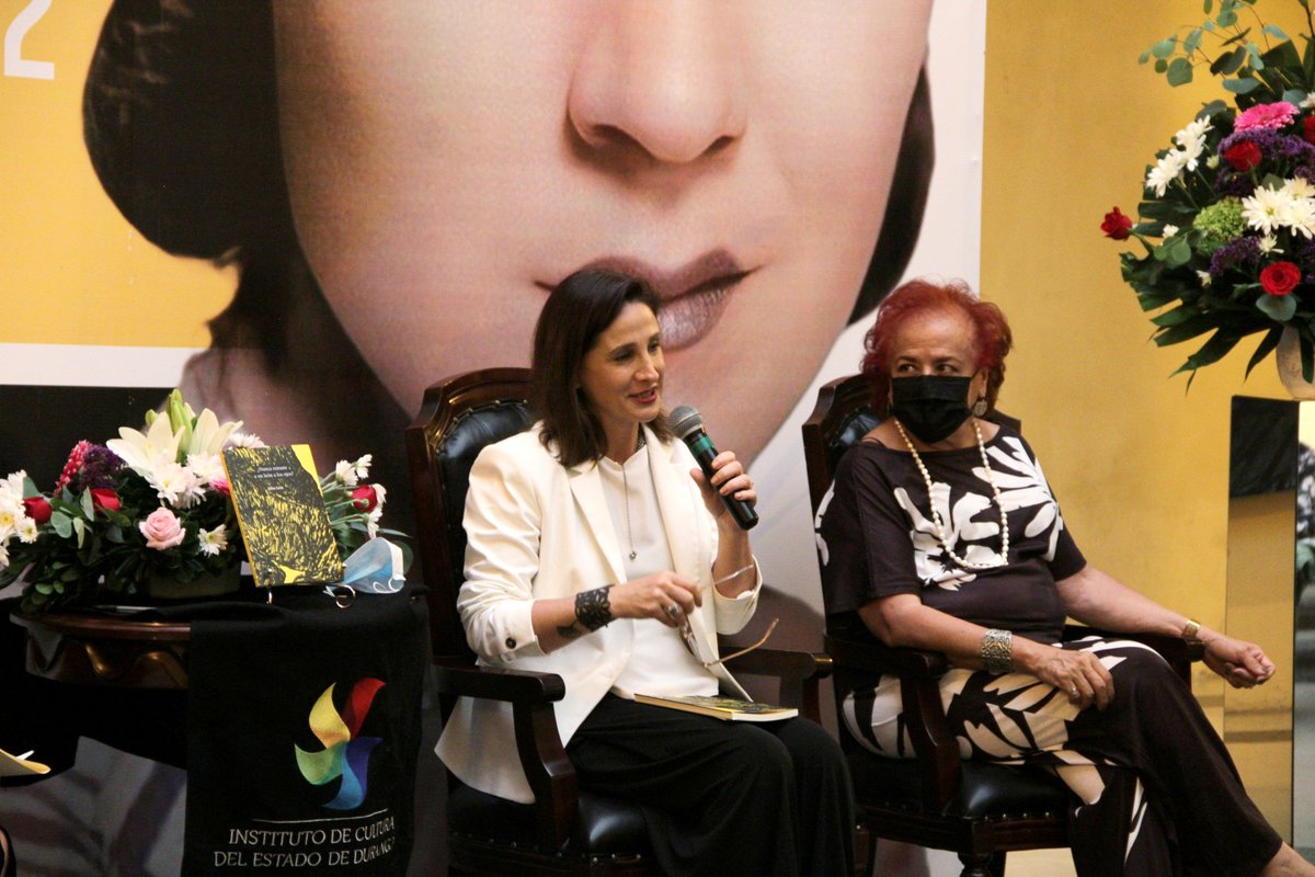 literaturainba's tweet photo. Hoy se llevó a cabo la ceremonia de entrega del Premio Bellas Artes de Cuento Hispanoamericano Nellie Campobello 2022, el cual fue otorgado a la escritora Alisa Lein.

Participaron: Mária del Socorro Soto Alanís, Jesús Alvarado, Leticia Luna y la galardonada. https://t.co/pCtFPMoqQP