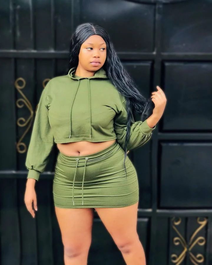 Mysterious_Bhz's tweet photo. @__GorgeousAsh #BlackDivinity #Blackisbeautiful 
❤💚🖤@Mysterious_Bhz https://t.co/lye2uRWcsm