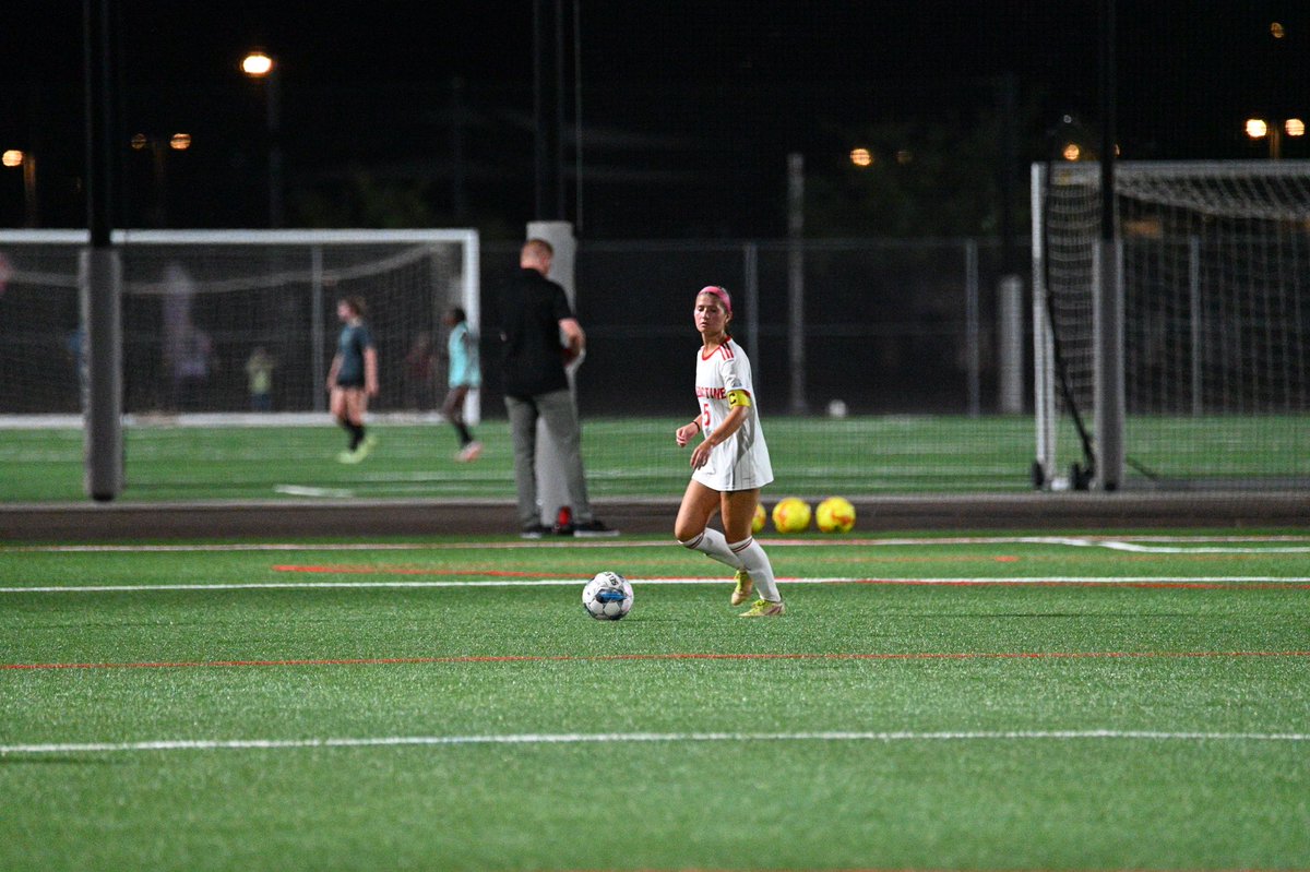 Mesa_Redhawks's tweet photo. W⚽️: Diving into halftime up 2-0! 

#GoRedhawks https://t.co/b74AuWQhFe