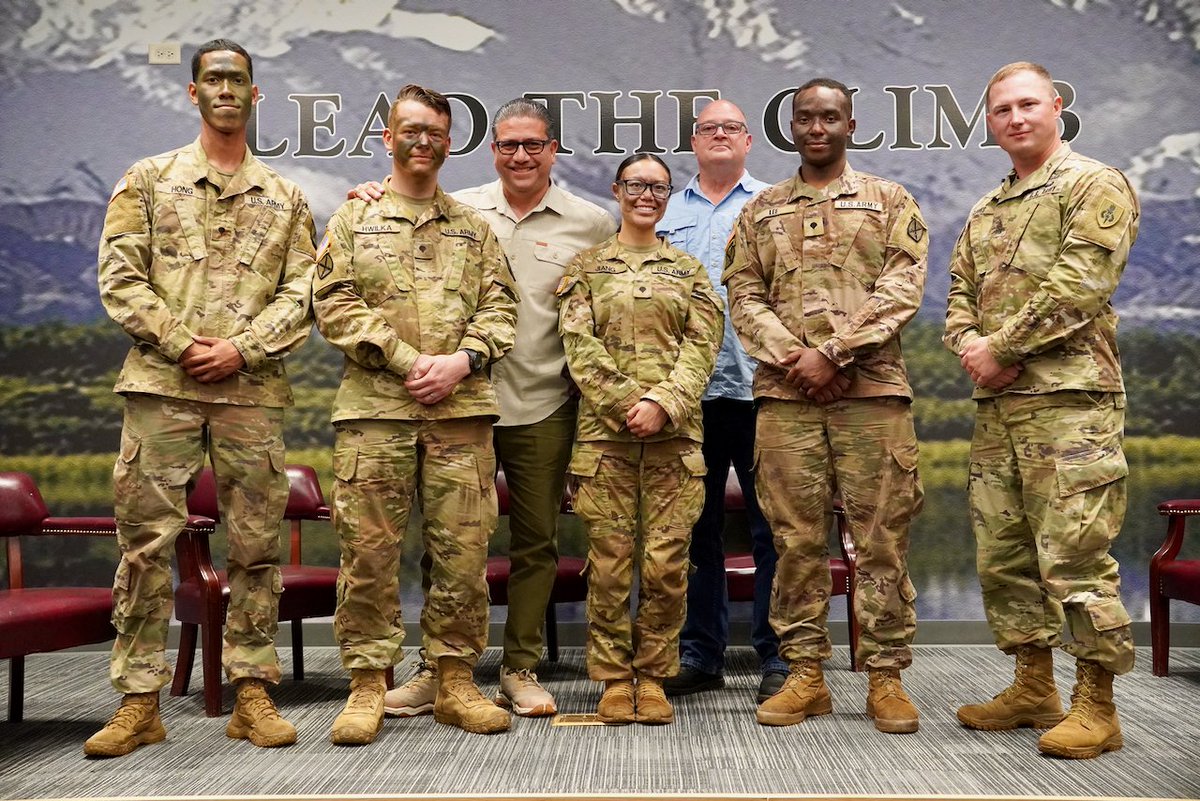 jjortizjr63's tweet photo. The NCOLCoE's very own MSG Sannis conducts a panel interview with some of the Soldiers that just completed the Land Navigation and Leader Stakes at the CSM Southern "Buddy" Hewitt NCO Academy at Ft Drum, NY. Stay tuned for the final product. #Insidethewire @CSM_Schmidt @NCOLCoE https://t.co/RhRIZ0tbN9