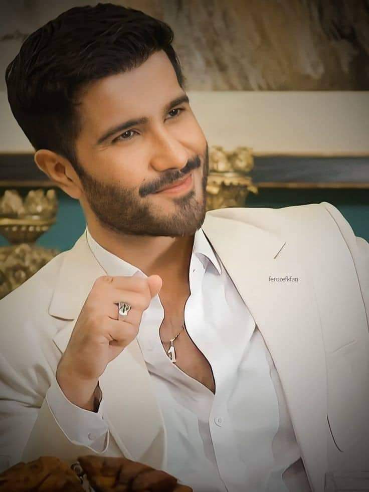 ڈگریاں نہیں کرتی فیصلے فراست کے
تربیت بتاتی ہے خاندان کیسا ہے💯🔥

🖤🥀
#راہ_روح 🕊️