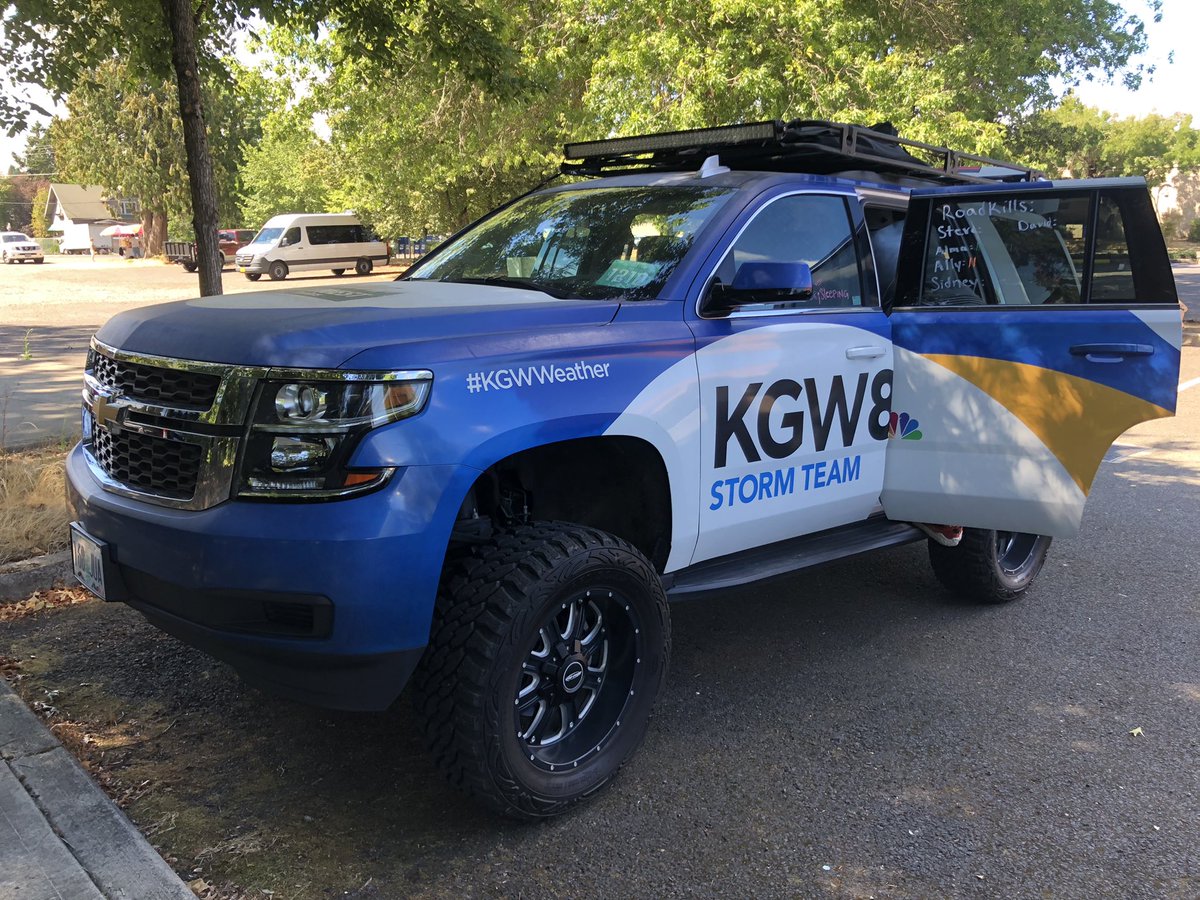 AlmaJMcCarty's tweet photo. Some scenes from Hood to Coast so far - weโve still got a ways to go! @KGWNews #htc22 #HTC40 https://t.co/EJw8E11aVV