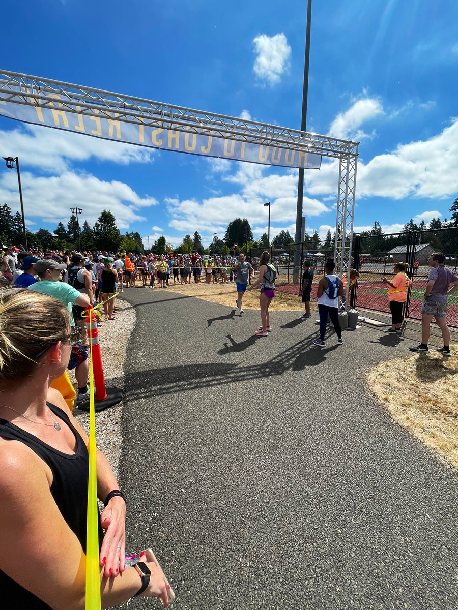 AlmaJMcCarty's tweet photo. Some scenes from Hood to Coast so far - weโve still got a ways to go! @KGWNews #htc22 #HTC40 https://t.co/EJw8E11aVV