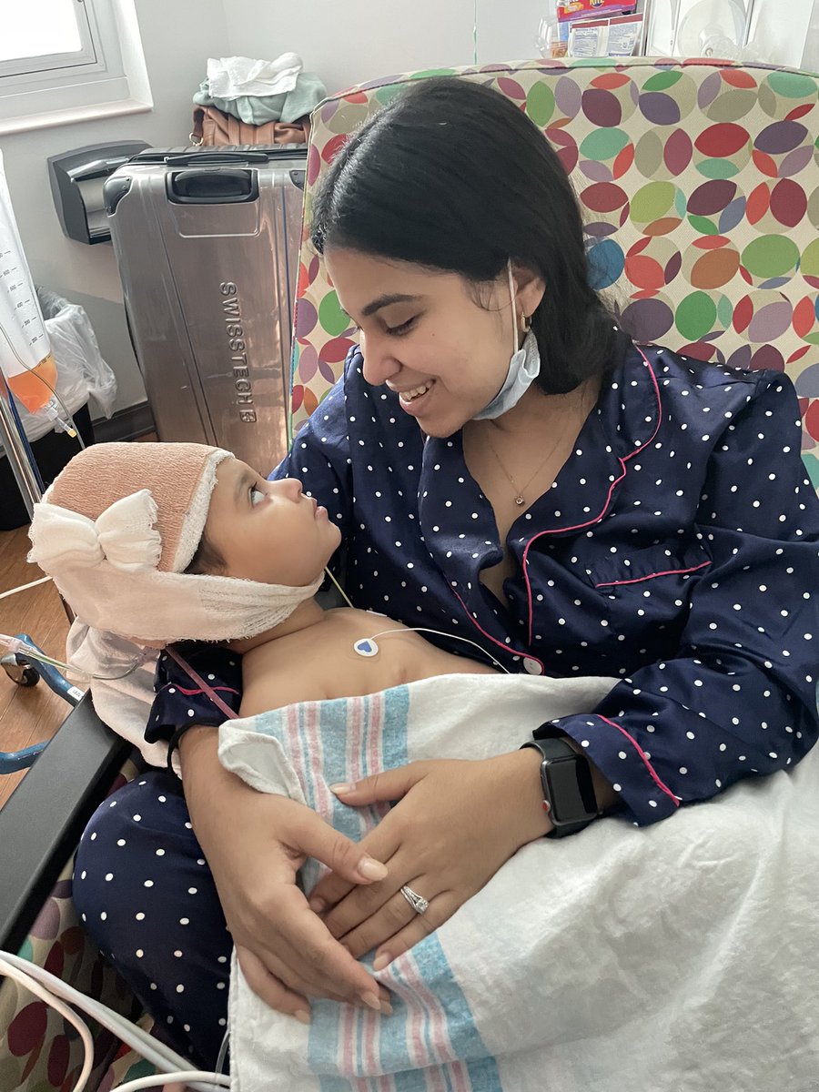 Gustavo8_'s tweet photo. Han sido días muy duros para nosotros ver cómo Giulia pasó de ser esta niña alegre, risueña, que le gustaba ver tv, reír… y ahora es una niña totalmente diferente. No se mueve, no fija la mirada, sus ojos tienen dificultades para moverse, perdió movilidad en sus extremidades https://t.co/HGUS41JAgb