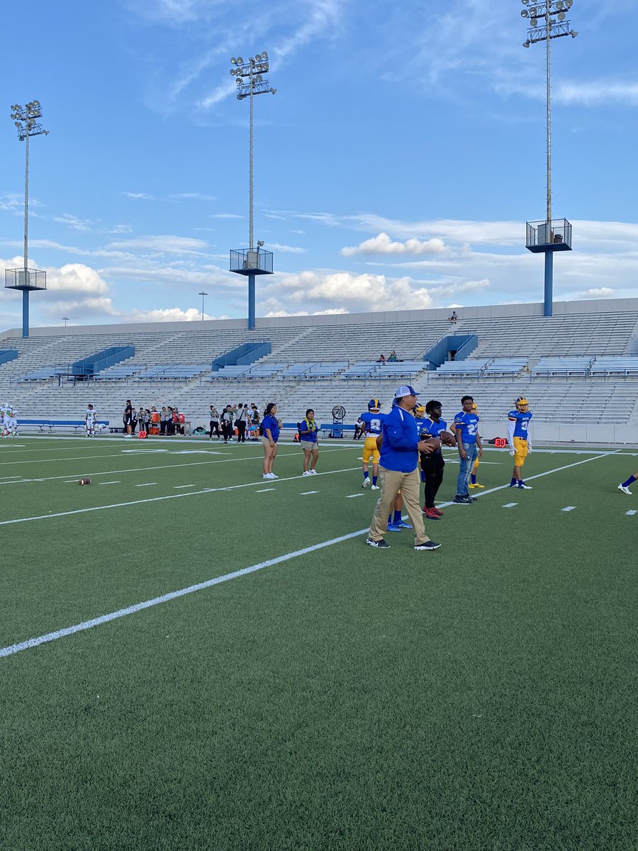 MilbySportsMed's tweet photo. Great start to the season… Shout out to our student athletic trainer aides #RealMVPs #BuffsSportsMed #GoBuffs #BuffWay https://t.co/sRZ0UGRJXL