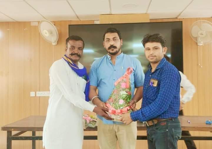 अज़ीज़ मित्र, साथी, दोस्त,संघर्षों का दीवाना, हर समय समाज के लिए तैयार रहने वाला, भीम आर्मी #प्रदेश_उपाध्यक्ष भाई #आनंदपाल_आजाद को जन्मदिन की लख लख बधाई हो..
💐💐🎂🎂💐💐