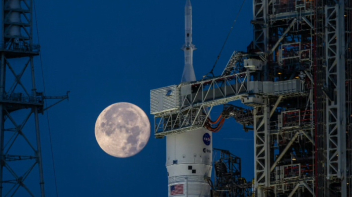 MNeitroCO's tweet image. Tonight, @KarenMorfitt &amp;amp; I bring you the latest on the #Artemis mission &amp;amp; it's connection to Colorado. Karen &amp;amp; I were at Cape Canaveral in December of 2014 covering the #Orion test flight. Watch @CBSNewsColorado 10pm. #NASA @LockheedMartin
