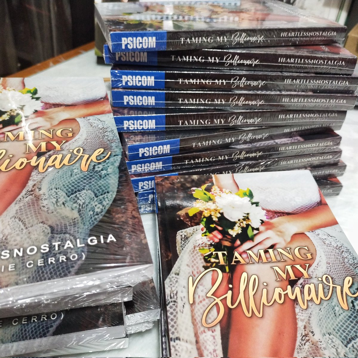 Archers_Haven's tweet photo. Restock Alert!!!!

Taming My Billionaire Signed Copies!

Magrerestock rin po kami ng other three HBS, still waiting lang na dumating sa amin. For on-hand copies, check TMB💗

Shop here: https://t.co/16lrmZqLF3 https://t.co/DGey2Qna3h