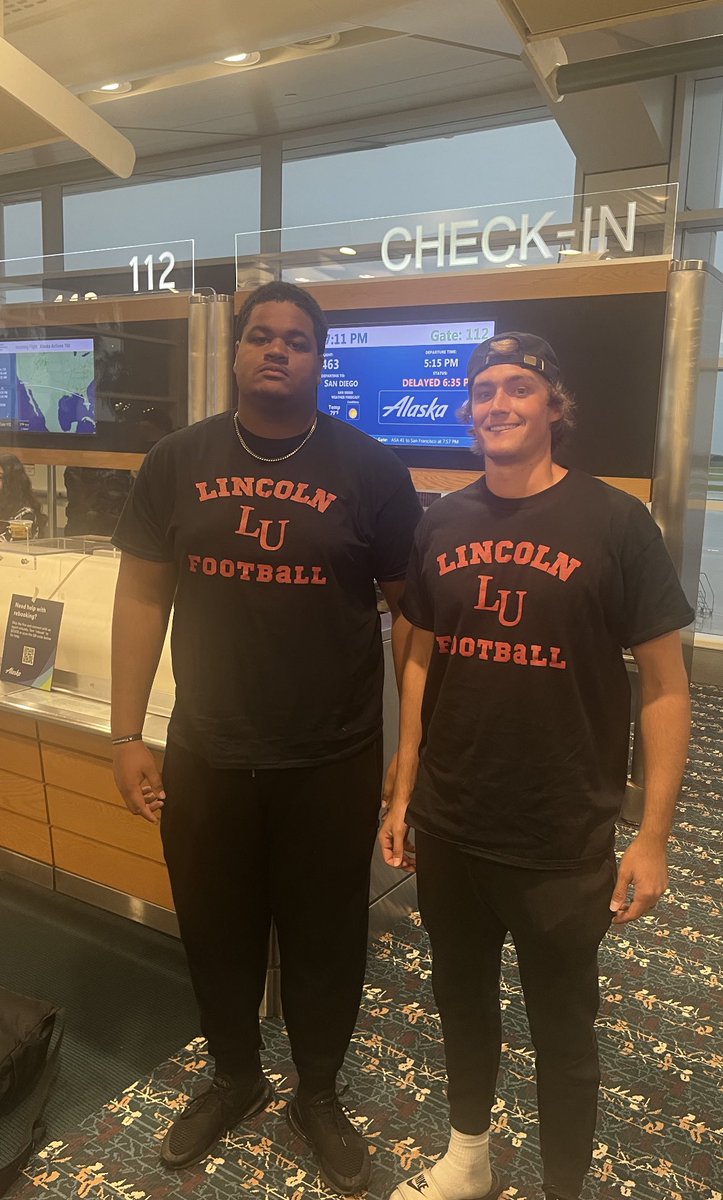 oaksfb's tweet photo. We made it to Orlando for our season opener. Big thanks to @AlaskaAir and @francofinn for their support! #LincolnFootball #GoOaks #FirstGame #NewStandard https://t.co/1ev5DzXEgg