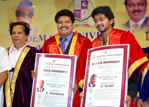 KrishnagiriTVK's tweet photo. On This Day #Aug27th , Honorary Doctorate Was Given To #Thalapathy @actorvijay by Dr. #MGR University For His Extensive Philanthropic Works in 2007 😍👏
#Varisu https://t.co/geBnP0AtiB