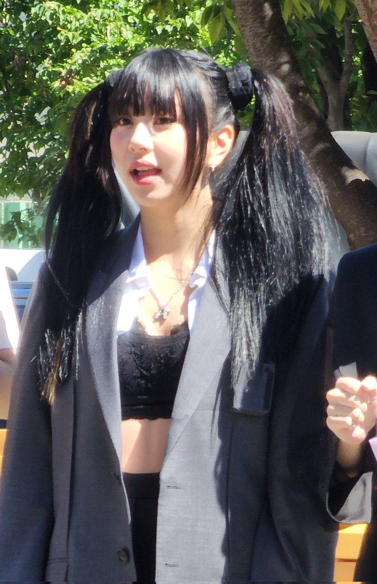 chaeyoungpic's tweet photo. she is unreal https://t.co/mxZKYPQPhN