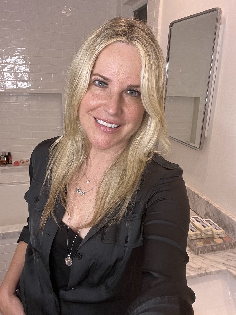 BETHSREALWORLD's tweet photo. Happy Weekend #thechallengeallstars3 #thechallengeallstars #therealworldhomecomingla  #bethstolarczyk #eyelusionlashesbeverlyhills #cateyedaylashes #instanteyelift #naturalbeauty #bestlashes #hoodedeyedix #mtv #ilovethe90s ⁦@RealWorldMTV⁩ ⁦@TheChallengeMTV⁩ @mtv https://t.co/zVQcw16aBg