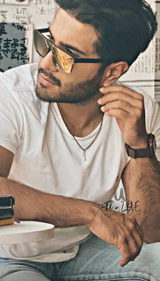 عطر سے کپڑوں کو مہکانا  کوئی بڑی بات نہیں۔❤️
مزہ تو تب ہے جب کردار سے خوشبو آۓ۔ 😍

🖤🥀
#راہ_روح 🕊️