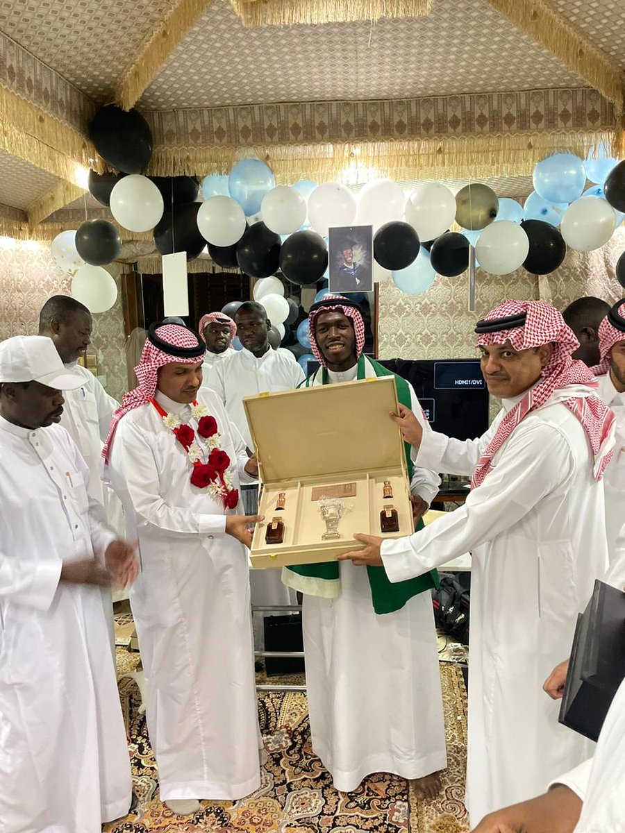 othmanmali's tweet photo. برعاية معالي اللواء فهد بن مساعد الحارثي وفي #خيمة_الوفاء اقامت عائلة #محمد_جكتي وعائلة #ابوبكر_مالي حفل تكريم للابن (الحفيد) د. هيثم احمد مالي بمناسبة حصوله على بكالوريوس كلية الطب في تخصص تنفس صناعي ( Rt) بحضور الأصدقاء والاحبأء واعضاء خيمة الوفاء حيث ألقيت كلمات وقصائد على https://t.co/MpPsebqbCw