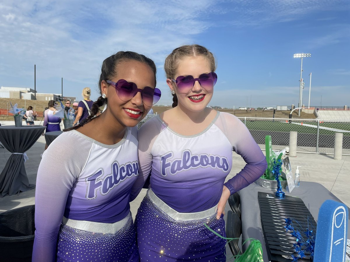 SarahSalem45's tweet photo. My brain is still adjusting to seeing an @LPSorg high school in purple! Perfect night for the first game at LNW and a great kick-off event for the @FoundationLPS Fielding Dreams campaign! https://t.co/2VfZdESqK3
