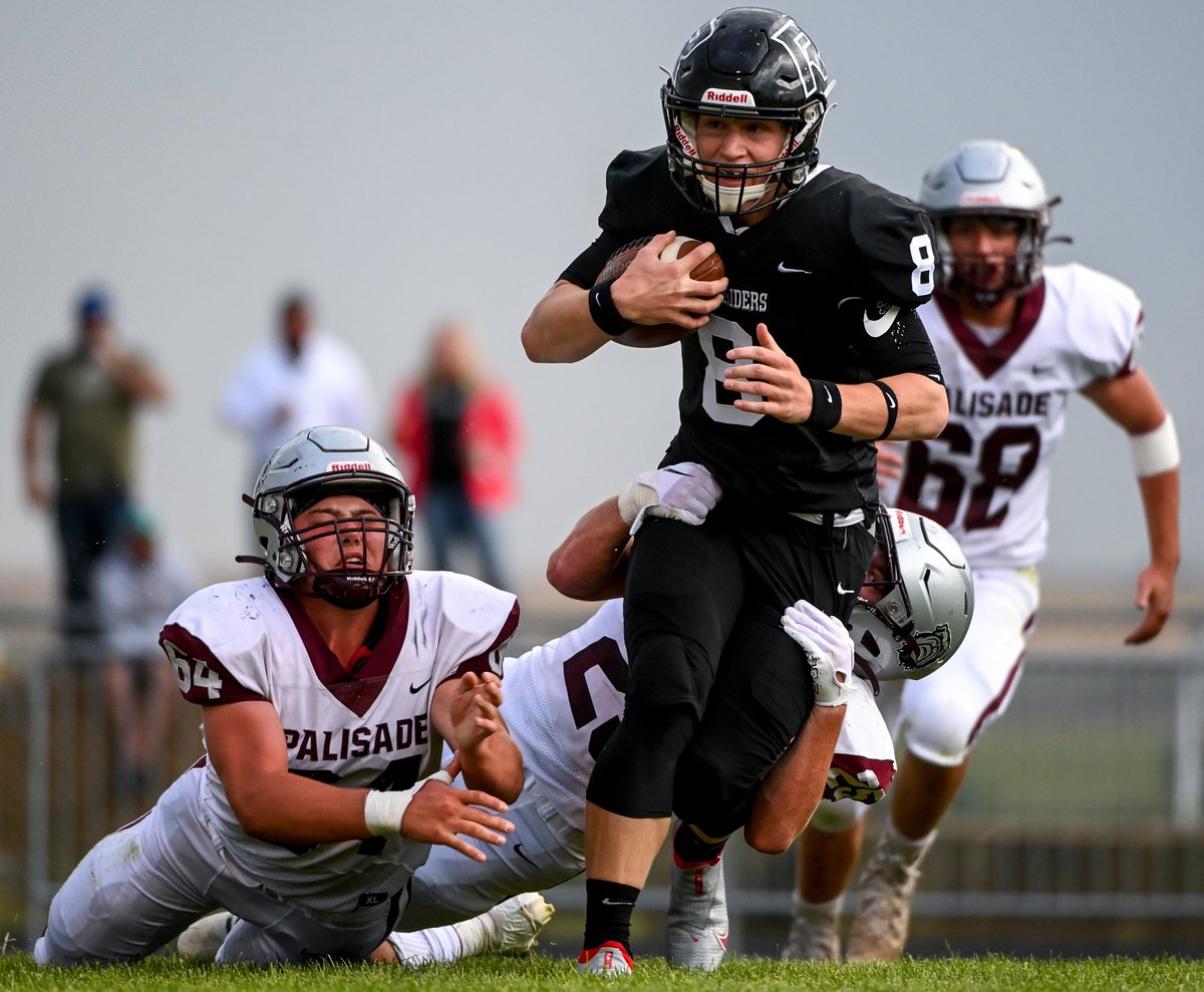 AlexMcIntyre520's tweet photo. High school football is back. The Roosevelt Rough Riders took down the Palisade Bulldogs 35-18 to kick off their football season at home in Johnstown | More photos https://t.co/sY2zGEcENY | 📸 for @GreeleyTribune @gtribsports #copreps #weldpreps https://t.co/s4x5DwPRI7