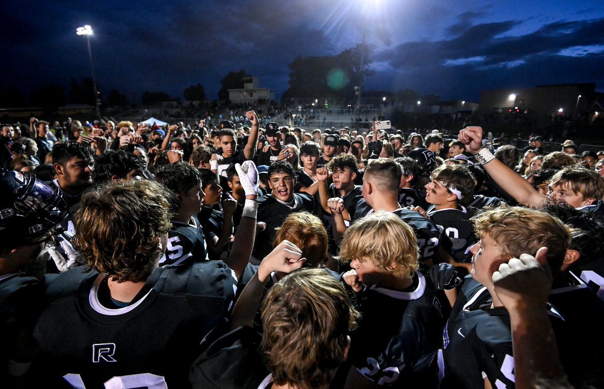 AlexMcIntyre520's tweet photo. High school football is back. The Roosevelt Rough Riders took down the Palisade Bulldogs 35-18 to kick off their football season at home in Johnstown | More photos https://t.co/sY2zGEcENY | 📸 for @GreeleyTribune @gtribsports #copreps #weldpreps https://t.co/s4x5DwPRI7