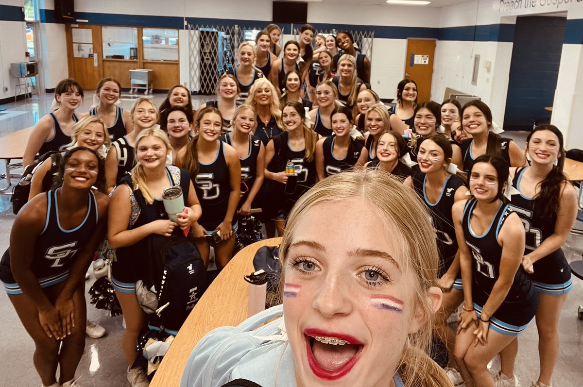 cheer_sdhs's tweet photo. DCC FIRST HOME GAME TEAM DINNER!💙🎉 https://t.co/rNY34kqZBq