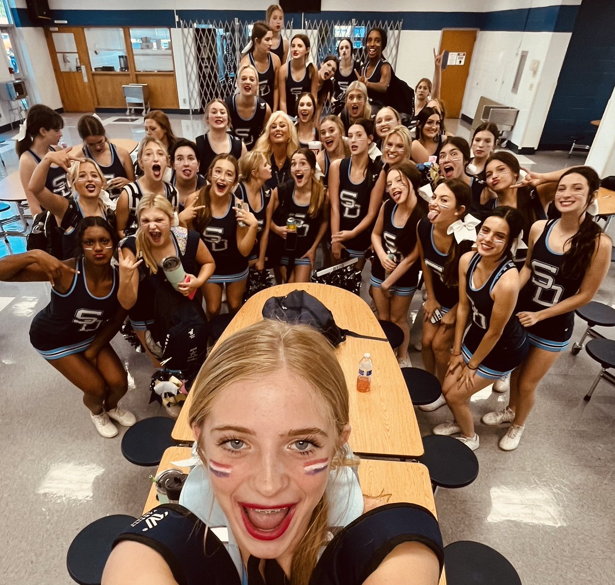 cheer_sdhs's tweet photo. DCC FIRST HOME GAME TEAM DINNER!💙🎉 https://t.co/rNY34kqZBq