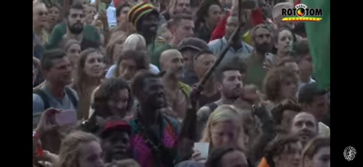 ReggaeNoMato's tweet photo. Você olha a cara da galera, eles estão espelhando a sua vibe. Aí você olha pro Cecil "Skelly" Campbell e ele tá com aquele sorriso largo. Israel Vibration é vibração positiva demais! https://t.co/Wlux97lnrm