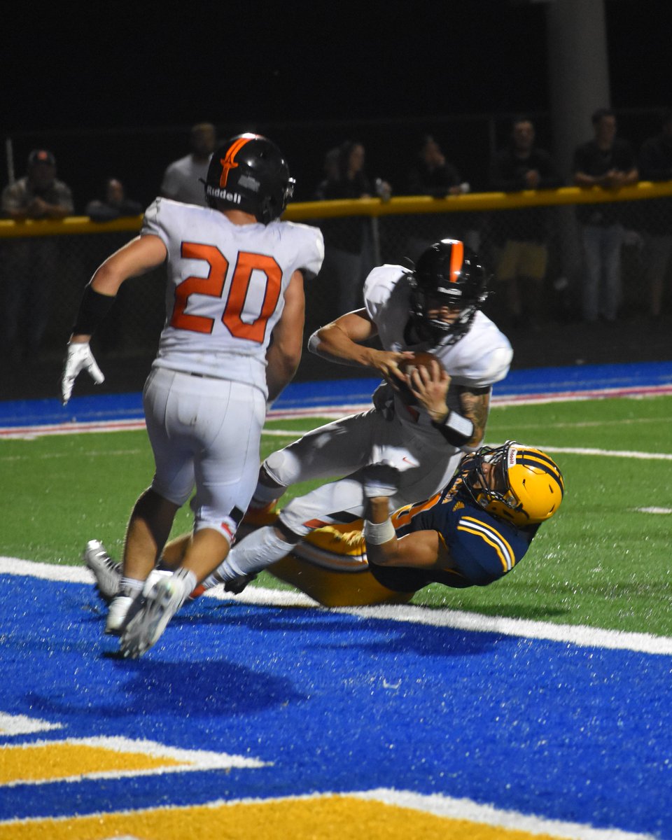 GCHeraldsports's tweet photo. There were nearly 100 points scored in Ithaca's inauguration of Veteran's Memorial Field, where the Yellowjackets beat Homer 60-39. https://t.co/qN0jLMMVYZ